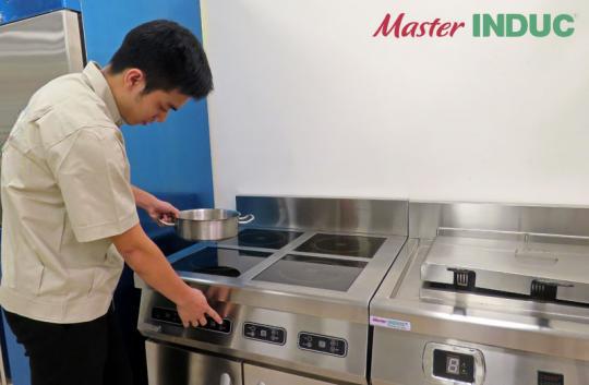 Dịch vụ thay mặt kính bếp từ công nghiệp với linh kiện chính hãng