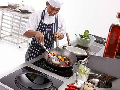 Những nguyên tắc sử dụng bếp từ trong bếp ăn công nghiệp